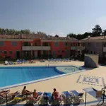 Apartament Poolside Garden Retreat *