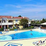 Apartament Poolside Garden Retreat *