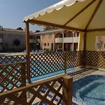 Poolside Garden Retreat Apartament *