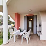 Poolside Garden Retreat Apartament *
