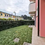 Poolside Garden Retreat Apartament Bibione