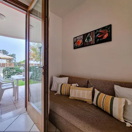 Poolside Garden Retreat Apartament