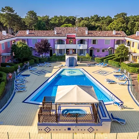 Appartement Poolside Garden Retreat