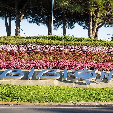 Poolside Garden Retreat * Bibione