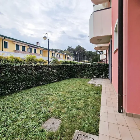 Poolside Garden Retreat Appartement Bibione