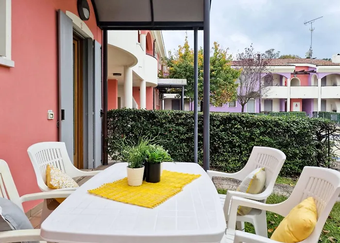Poolside Garden Retreat * Бибионе